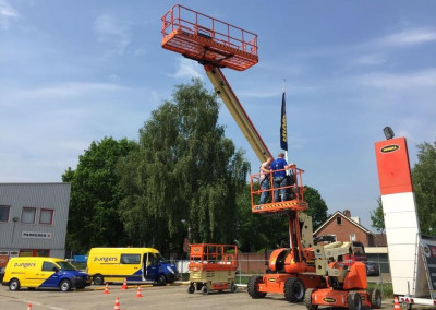 Wij werken veilig met een hoogwerker