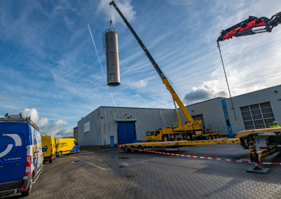 Uithijsen klei-silo en sloopwerkzaamheden te Zutphen