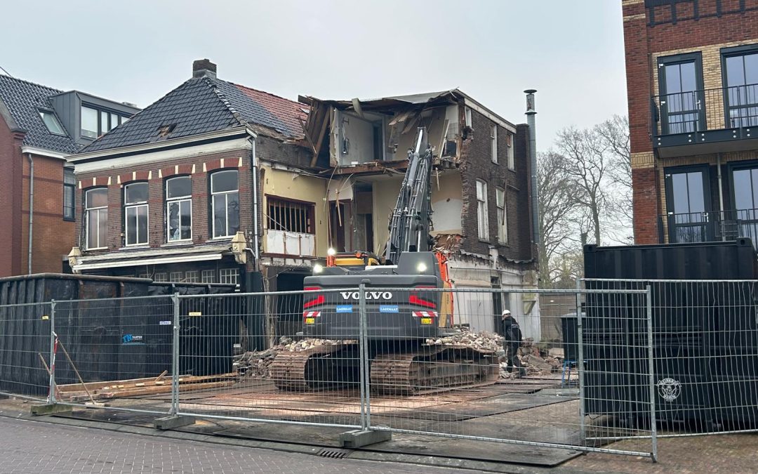 Sloop en asbestsanering voormalig Hotel Boonstra, Balk