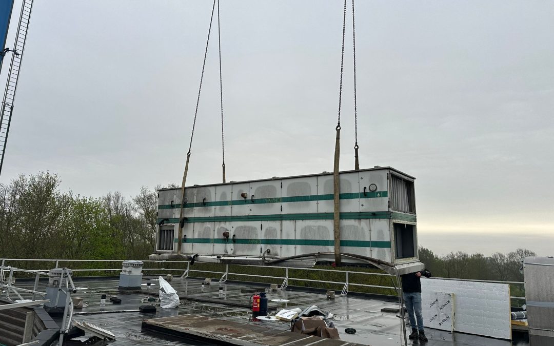 Demontage luchtbehandelingskasten in Emmen
